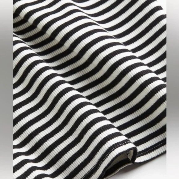 H&M NWT Women’s Black and White Striped Ribbed Tank Sz Small - Picture 2 of 3